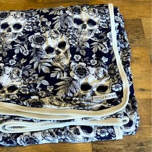 Little bum bums skull blanket